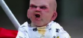 Un bébé terrifie plusieurs passants dans les rues de New York