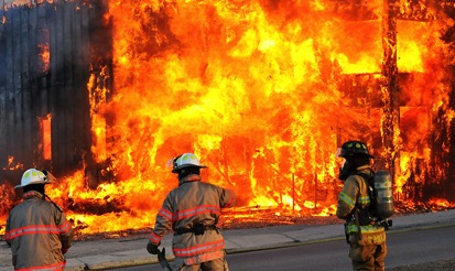 Un incendie détruit un immeuble