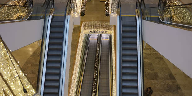 foulard bloqué dans un escalier mécanique