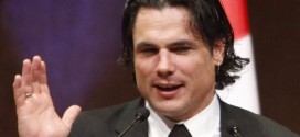 L'ancien sénateur Patrick Brazeau trouve un nouveau job au sein d'un bar de danseuses