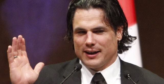 L'ancien sénateur Patrick Brazeau trouve un nouveau job au sein d'un bar de danseuses