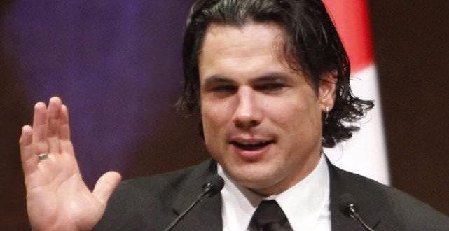 L’ancien sénateur Patrick Brazeau trouve un nouveau job au sein d’un bar de danseuses