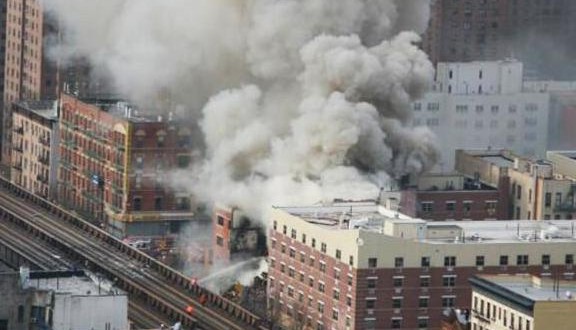 Explosion et effondrement de deux immeubles à New York