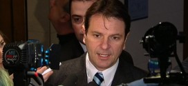 La CAQ attaque le PLQ et le PQ pour les promesses n'ont respectées et demande plus de transparence