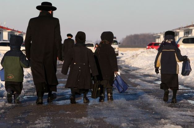 Lev Tahor - Des leaders peu conciliants et des enfants sous la protection des services sociaux Lev Tahor : Des leaders peu conciliants et des enfants sous la protection des services sociaux