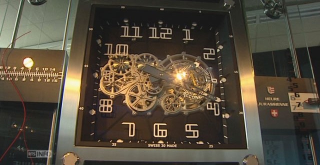 Une Horloge de 1500 kilos et 3,5 mètres a été offerte au Québec par le Canton du Jura