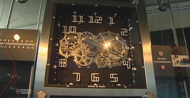 Une-Horloge-de-1500-kilos-et-3,5-mètres-a-été-offerte-au-Québec-par-le-Canton-du-Jura