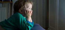Enfants : Une télévision allumée fait perdre de précieuses minutes de sommeil