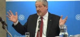 Jeremy Searle évite de peu l'expulsion du Conseil municipal de Montréal