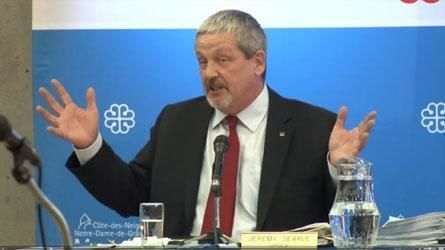 Jeremy Searle évite de peu l'expulsion du Conseil municipal de Montréal