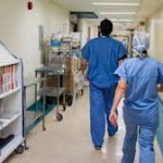 Québec : Un infirmier auxiliaire accusé d'avoir touché les seins d'une patiente