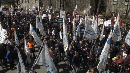Régimes de retraite : Les employés municipaux manifestent devant les bureaux de l’UMQ