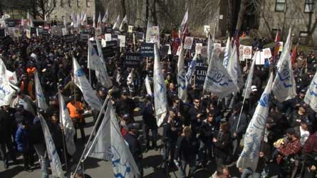 Régimes de retraite : Les employés municipaux manifestent devant les bureaux de l'UMQ
