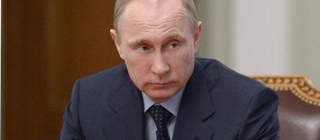 Ukraine : Vladimir Poutine nie les accusations d'ingérence russe