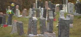 Un cadavre décomposé découvert dans un cimetière à Granby : L'hypothèse du meurtre étudiée