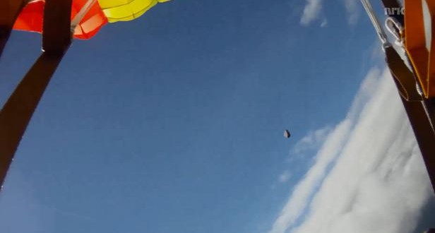 Un parachutiste échappe au pire : Une météorite le frôle et passe à quelques mètres de lui