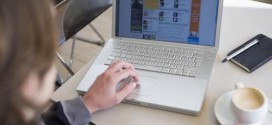 Une Jeune femme se retrouve à son insu sur un site pornographique