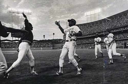 Le « high five » de Dusty Baker et Glenn Burke