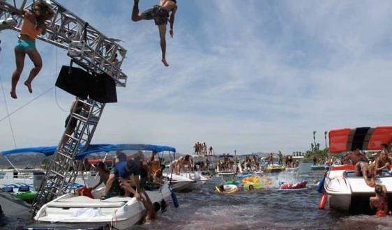 Piranha 3D : 300 000 litres de sang pour le tournage