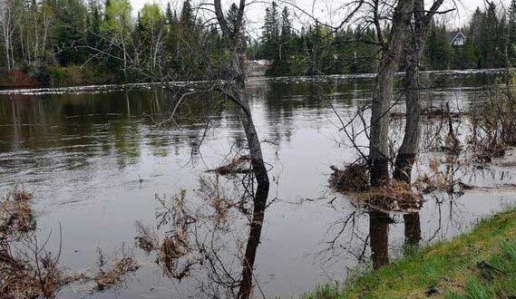 Rivière Jacques-Cartier : La situation s’est améliorée et les routes rouvertes