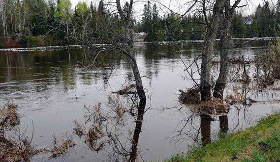 Rivière Jacques-Cartier : La situation s’est améliorée et les routes rouvertes