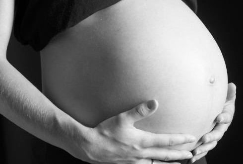 Une grossesse après la trentaine est signe d'une vie plus longue
