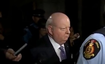 Mike Duffy : Le dépôt de 31 chefs d’accusations par la Gendarmerie royale du Canada