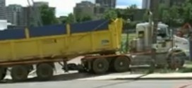Un motocycliste perd la vie suite à une collision avec un camion à Montréal