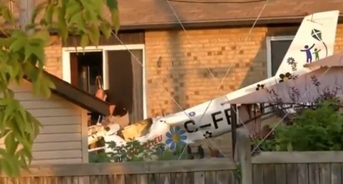 Une adolescente de 17 ans échappe au pire suite à l'écrasement de son avion
