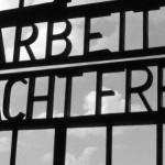 Camp nazi de Dachau : La porte avec l'inscription « Arbeit macht frei » a été dérobée