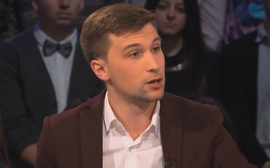 Gabriel Nadeau-Dubois donne sa bourse de 25 000$ pour la campagne Coule pas chez nous Gabriel Nadeau-Dubois donne sa bourse de 25 000$ pour la campagne Coule pas chez nous