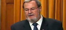 Harcèlement : Le député Peter Goldring retire et regrette ses propos