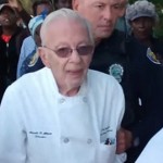 Un homme de 90 ans arrêté pour avoir nourri des sans-abris en Floride