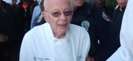 Un homme de 90 ans arrêté pour avoir nourri des sans-abris en Floride