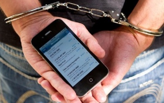 La Cour Suprême donne le droit aux policiers de fouiller les cellulaires en cas d'arrestation