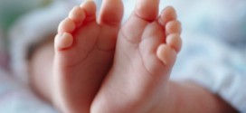 Une maman donne naissance à son bébé dans sa voiture grâce à l'aide de deux policiers de Montréal
