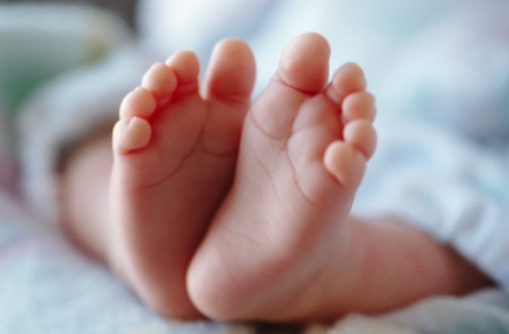 Une maman donne naissance à son bébé dans sa voiture grâce à l'aide de deux policiers de Montréal