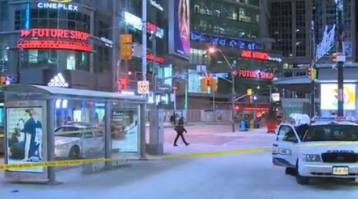 Toronto : Un homme d'une quarantaine d'années retrouvé sans vie dans un abribus
