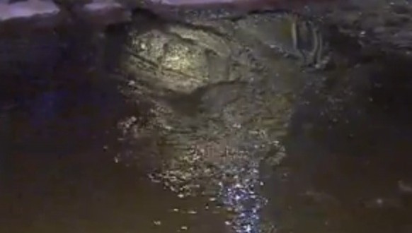 Déversement d'eau dans les rues de Lachine à cause de la rupture d'une conduite