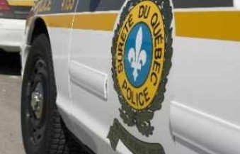 La SQ a arrêté un homme dans la cinquantaine pour avoir foncé sur une voiture de patrouille