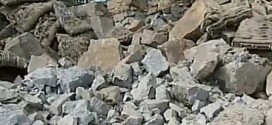Une pluie de roches s'abat sur des maisons et des voitures à Stoneham