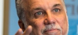 Philippe Couillard agressé lors du rassemblement en mémoire des victimes d'Orlando