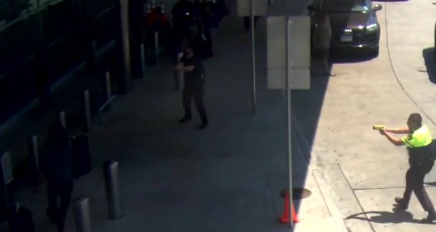 Un policier tire sur un homme à l’aéroport Love Field de Dallas (Vidéo)