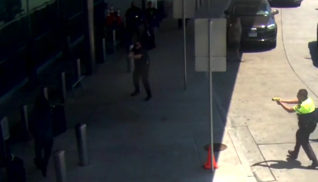 Un policier tire sur un homme à l'aéroport Love Field de Dallas (Vidéo) 1 Un policier tire sur un homme à l'aéroport Love Field de Dallas (Vidéo)