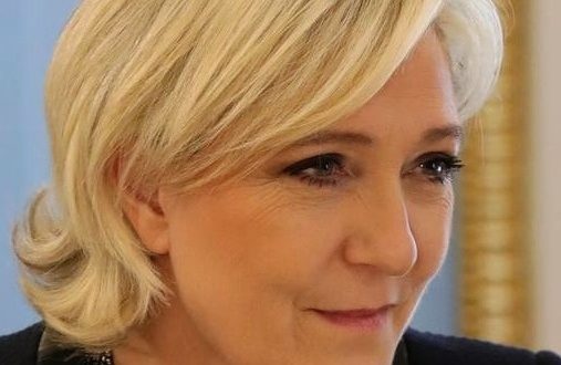 Marine Le Pen absente à l'hommage de Johnny Hallyday