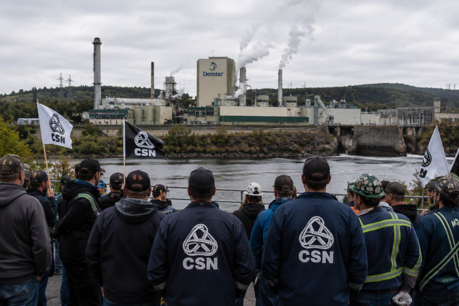 Saguenay - la CSN accuse Domtar d’écarter les travailleurs Saguenay : la CSN accuse Domtar d’écarter les travailleurs