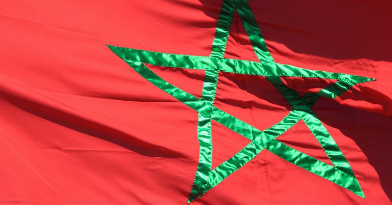 Polémique en France après l'incendie du drapeau marocain