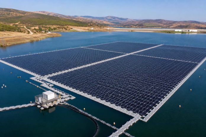Tanger Med lance une centrale solaire flottante géante Tanger Med lance une centrale solaire flottante géante